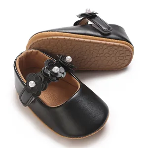 Vue détaillée de douces chaussures de princesse pour bébé en cuir PU noir à semelle souple