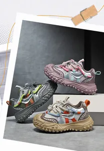 Grupo de zapatillas Jeep transpirables para niños en acabados rosa, gris y caqui