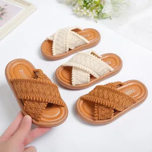 Ciabatte a Incrocio per Ragazze Con Decorazione Pompon Pantofole da Spiaggia Traspiranti Antiscivolo in Pelle Sintetica Scarpe Estive Casual per Bambini