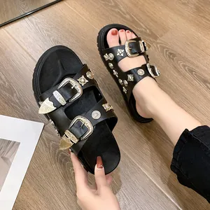 Chanclas de Plataforma para Mujer Sandalias Casuales de una Banda con Remaches Metálicos Retro y Hebilla Grabada Playa de Verano