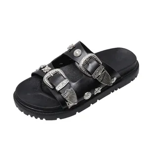 Sandalias negras para mujer de suela gruesa con hebillas western plateadas y tachuelas