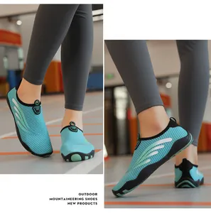 Vue détaillée de chaussures d'eau turquoise respirantes pour la randonnée et la natation