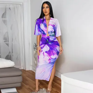 Conjunto de falda de dos piezas con estampado floral y escote en V profundo