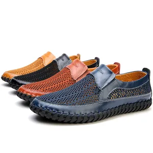Detailweergave van ademende herenloafers van leer met mesh in vier verschillende kleuren