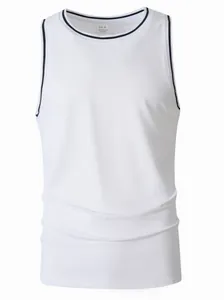 Professionelle Frontansicht eines weißen schnelltrocknenden Fitness-Tanktops für Herren