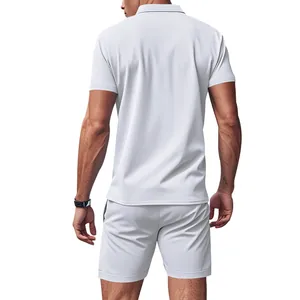Detaillierte Rückansicht von sportlichem Polo-Shirt und Shorts Set für Herren in Grau