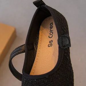 Elegante schwarze Prinzessinnen-Flachschuhe für Mädchen mit weicher Sohle und Textur