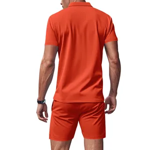 Rückansicht eines orangefarbenen, schnell trocknenden Polohemd-Sets für Herren