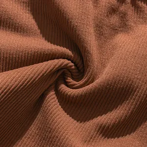 Primo piano del tessuto a costine traspirante per slip sportivi senza cuciture donna