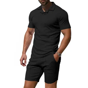 Detailansicht des schwarzen Slim-Fit-Sport-Polo-Sets für Herren aus Schnelltrocknungsmaterial