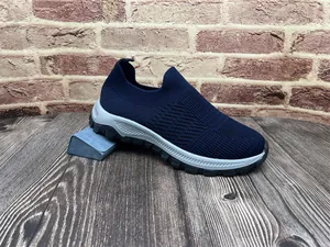 Vista lateral de zapatillas slip-on para hombre en tejido azul marino transpirable