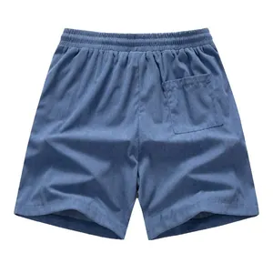 Detaillierte Ansicht der blauen Herren-Freizeitshorts mit Kord-Struktur und Bund