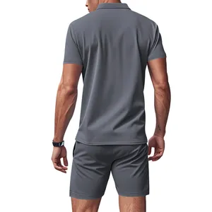 Rückansicht eines grauen, schmal geschnittenen, schnelltrocknenden Polo-Sets für Herren