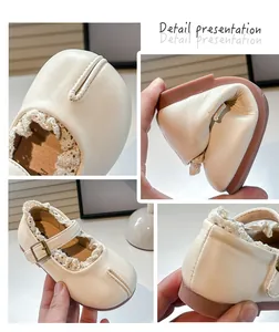 Fotos detalladas de zapatos tabi para niña en blanco crema con suela blanda y encaje.