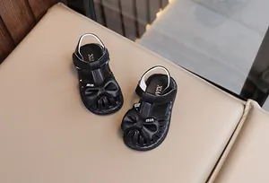 Elegante schwarze Kleinkinder-Sandalen für Mädchen mit Schleife und LED-Licht-Effekt