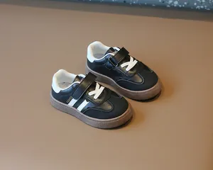 Klassische atmungsaktive rutschfeste deutsche Armee-Stil Sneaker für Kleinkinder in Schwarz