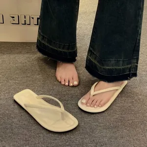 Infradito piatte bianco sporco moderne per donna eleganti sandali estivi casual all'aperto
