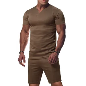 Conjunto de verano para hombre marrón camiseta de manga corta con cuello en V y pantalones cortos