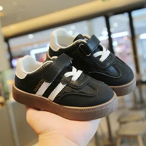 Atmungsaktive schwarz-weiße Kinder-Sneaker im German-Trainer-Stil mit rutschfester Sohle