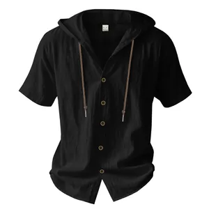 Détail d'une chemise à capuche en lin noir pour homme avec col et boutons