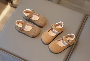 Braune Wildleder-Mary-Janes für Mädchen mit Spitzenbesatz und Schnalle