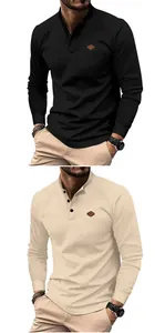 Detailansicht des Herren-Langarm-Henley-Shirts aus Waffelstrick in Schwarz und Beige