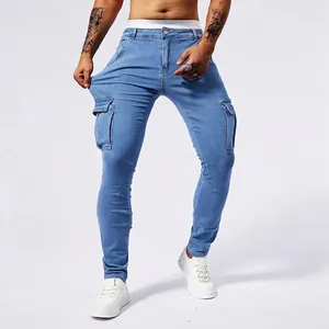 Jeans cargo azzurri slim fit da uomo con tasche multiple funzionali e tessuto denim elasticizzato