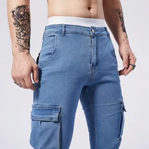 Pantaloni cargo da uomo in denim slim fit azzurro con design multi-tasca in stile americano