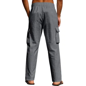 Rückansicht einer atmungsaktiven grauen Herren Cargo-Hose mit mehreren Taschen Design