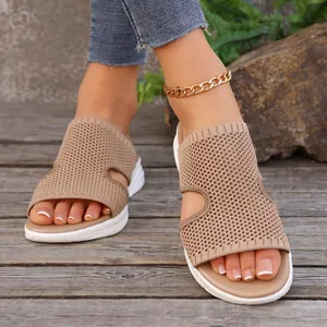 Sandales compensées en maille flyknit pour femmes avec bout ouvert et découpes