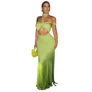 Elegantes limettengrünes Bandagenkleid mit Fransen am Saum und Cut-Out-Details