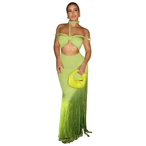 Elegantes limettengrünes Bandage-Kleid mit Neckholder und langen, fließenden Fransen