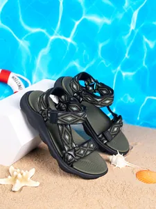Sandali da spiaggia antiscivolo per bambini con cinturini a motivo geometrico
