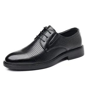 Atmungsaktive schwarze Herrenschuhe aus Leder mit Lochmuster und Schnürverschluss