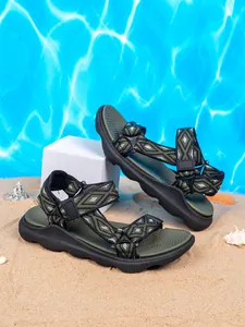 Sandali da spiaggia resistenti per bambini con cinturini a motivi geometrici e suola spessa