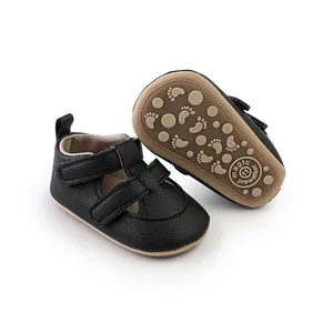 Detailansicht der schwarzen Baby-Lauflern-Sandalen mit rutschfester Gummisohle