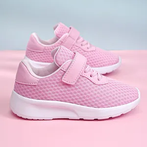 Zapatillas de correr ligeras de malla rosa para niñas con suelas blancas suaves