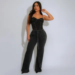 Sexy zwarte tweedelige set van gewassen katoen met korsettop en wijde joggingbroek voor dames.