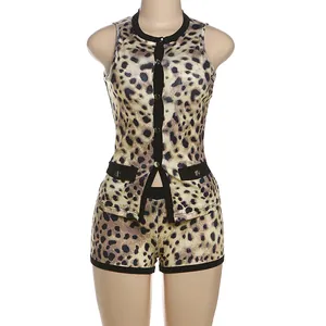 Sexy zweiteiliges Set mit Leopardenmuster, ärmellosem Oberteil und schmalen Shorts