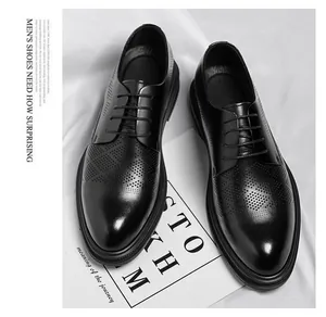 Detailansicht der schwarzen Herren-Lederschuhe mit lasergeschnittenem Muster