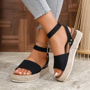 Sandales compensées espadrilles noires avec bride à la cheville pour l'été chic.