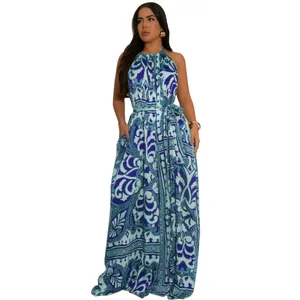 Eleganter blau-weißer floraler Neckholder-Maxi-Jumpsuit mit offenem Rücken für den Sommer