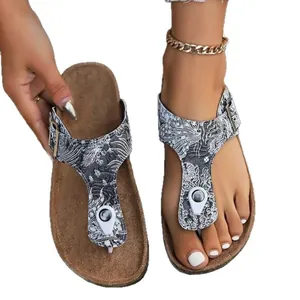 Modische Damen Zehentrenner Sandalen mit Wellenmuster und bequemen Korkfußbett.