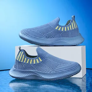 Zapatillas de deporte de punto azul transpirable para niños con cuello a rayas amarillas