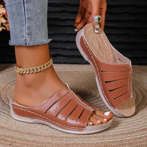 Sandali con Zeppa da Donna Traforati Slip On Pelle Verniciata Traspirante Suola Spessa Cuciture a Contrasto Casual Comfort Pantofole