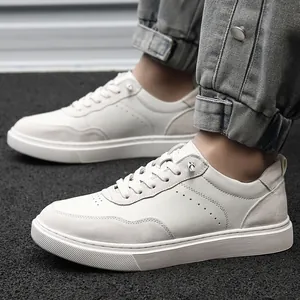 Men's retro pigskin suede skate shoes, comfortable casual low-top sneakers in off-white finish