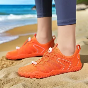 Atmungsaktive orangefarbene Wasserschuhe für Strand- und Outdoor-Aktivitäten