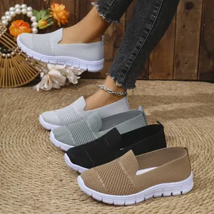 Vista dettagliata di scarpe casual da donna in mesh traspirante in vari colori moda
