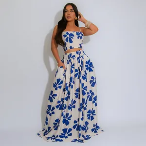 Κομψό μποέμ σετ δύο τεμαχίων με μπλε φλοράλ crop top και ασορτί μάξι φούστα για γυναίκες