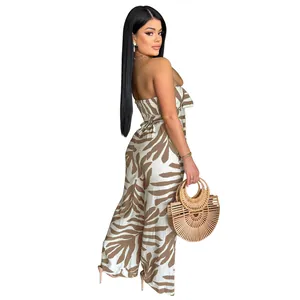 Dettaglio di una tuta intera a fascia slim fit con stampa zebra da donna.